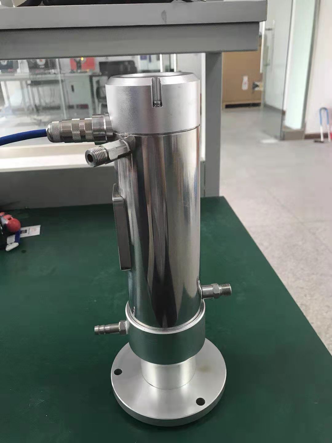 <b>2000℃石墨化爐紅外雙色測(cè)溫儀 氮化鎵晶體生長(zhǎng)爐高溫計(jì)</b>